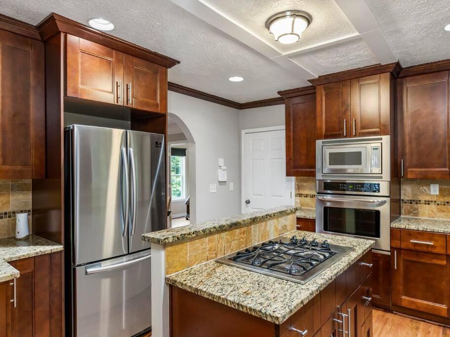 אטלנטה Gorgeous East Village Home Near Downtown Sleeps 12 5 Bedrooms Coffee Bbq Ac Parking מראה חיצוני תמונה