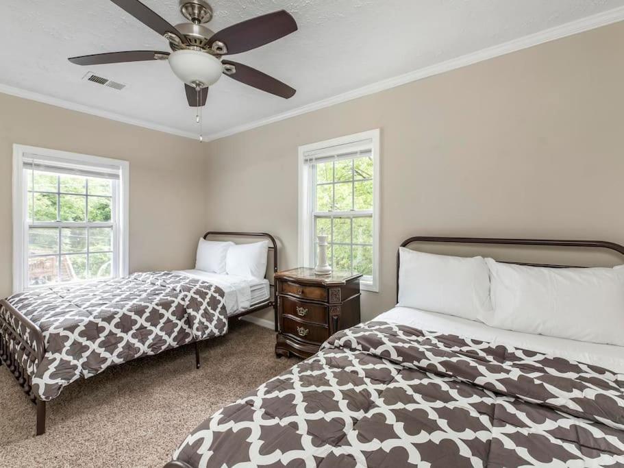 אטלנטה Gorgeous East Village Home Near Downtown Sleeps 12 5 Bedrooms Coffee Bbq Ac Parking מראה חיצוני תמונה