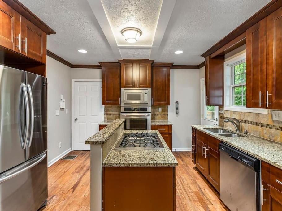 אטלנטה Gorgeous East Village Home Near Downtown Sleeps 12 5 Bedrooms Coffee Bbq Ac Parking מראה חיצוני תמונה